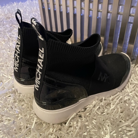 Michael Kors - Picture 3 of 3